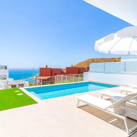 Bayview Hills Premium Pool דירה